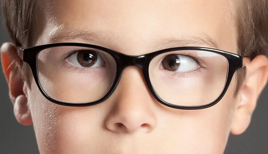 Lé mắt – Lác mắt: Nguyên nhân, cách điều trị