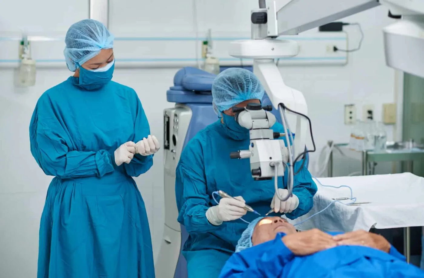 Chi phí mổ đục thủy tinh thể có bảo hiểm BẠN nên biết