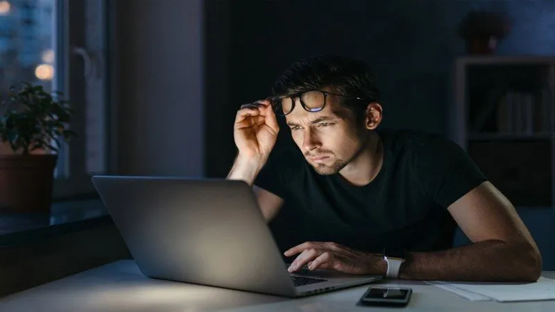 Ngồi máy tính nhiều nên dùng thuốc nhỏ mắt nào?